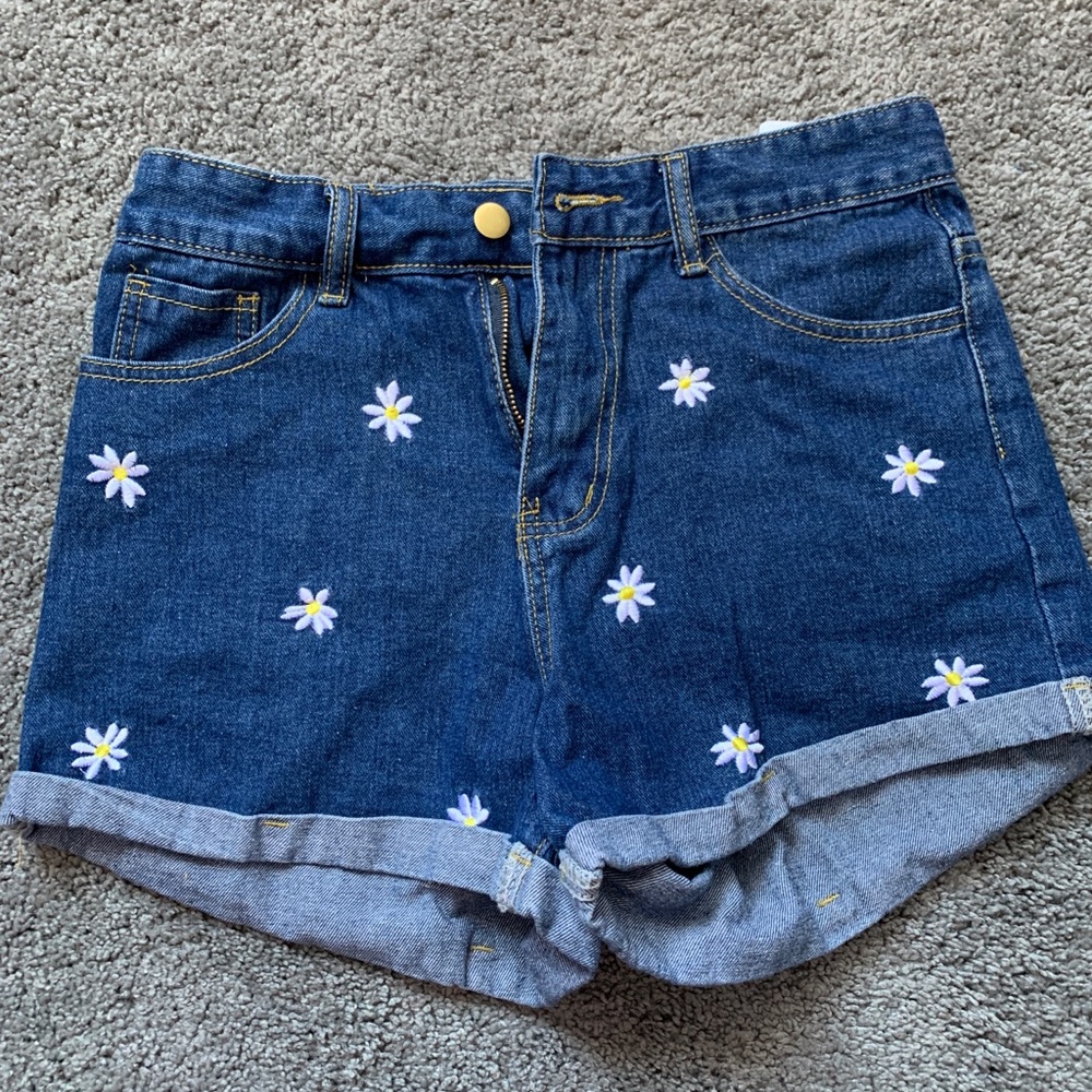 Shein woman’s Jean shorts with Daisy pattern